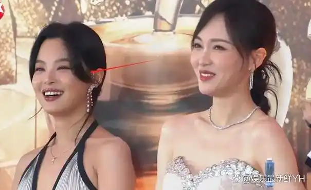 与旁边的唐嫣相媲美,她没有自己的精致,简直是败落不堪,唐嫣的白皙