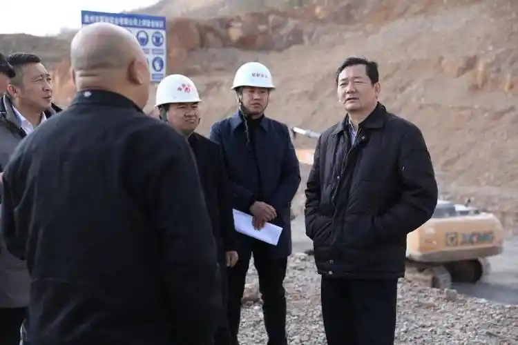 12月30日,六盘水市委副书记,盘州市委书记杨引明到胜境街道,盘北经济