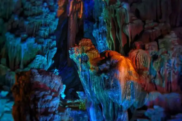 广西游览岩洞的一个好去处,是桂林山水清奇俊秀的岩溶风貌