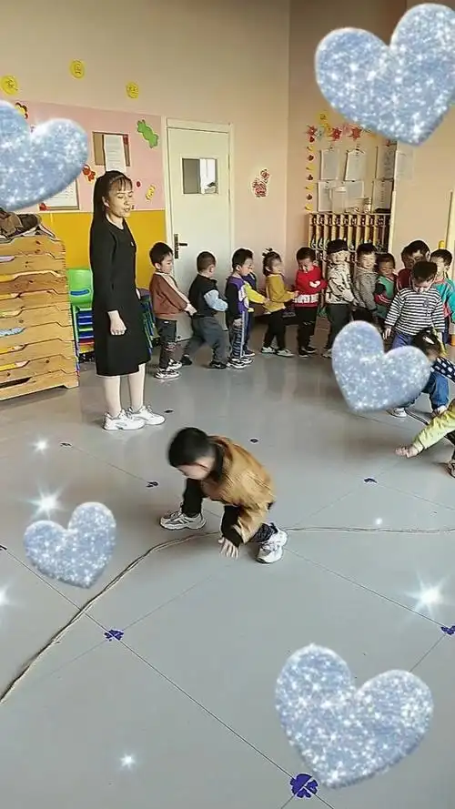 小鸭子走路,哪个更像小鸭子哪?