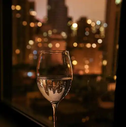 酒杯 夜晚 夜景图片_酒杯 夜晚 夜景高清图片素材库