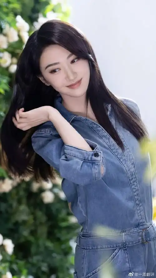 甜甜的景甜在温柔气质中像可爱的小白兔!