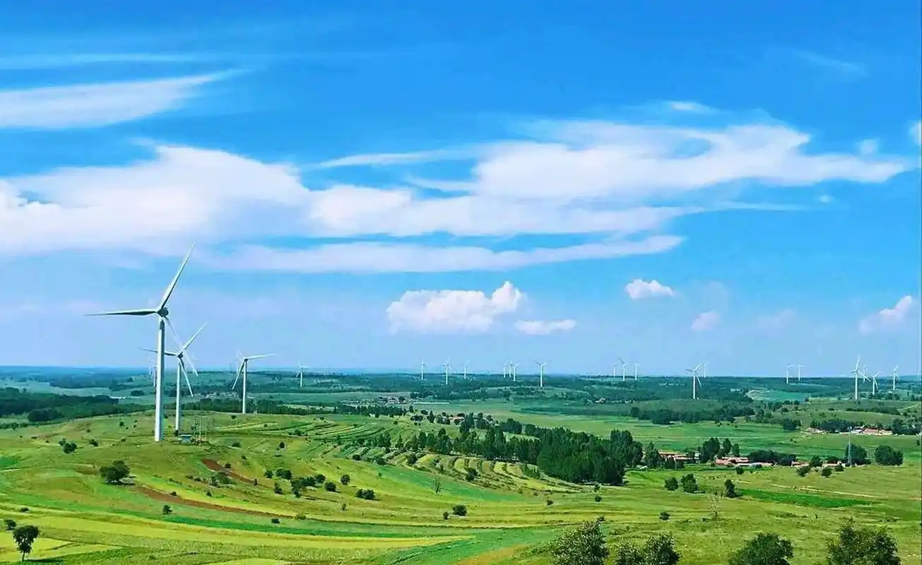 张北草原天路最美季节来啦 8月,张家口张北"草原天路" 迎来了属于它的