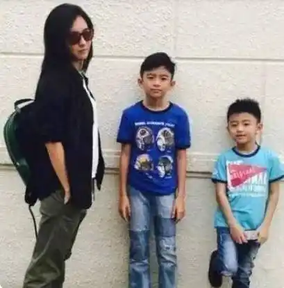 张柏芝三胎出生证曝光,父亲那栏亮了 ,生父成娱乐圈一大难解之谜