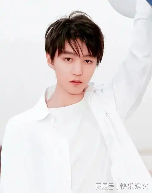 王俊凯庆24岁生日工作繁忙行程很满自称出道至今还是那个少年