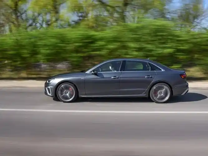 一汽-大众奥迪 奥迪a4l 2020款 45 tfsi quattro 臻选动感型