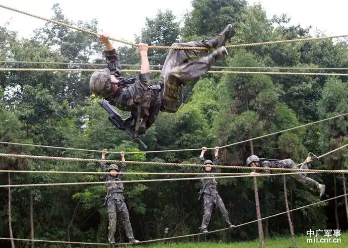 我军特种兵极限猎人训练曝光 教官态度很粗暴
