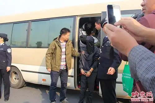 郑州打掉盗窃团伙 押送车队排长龙