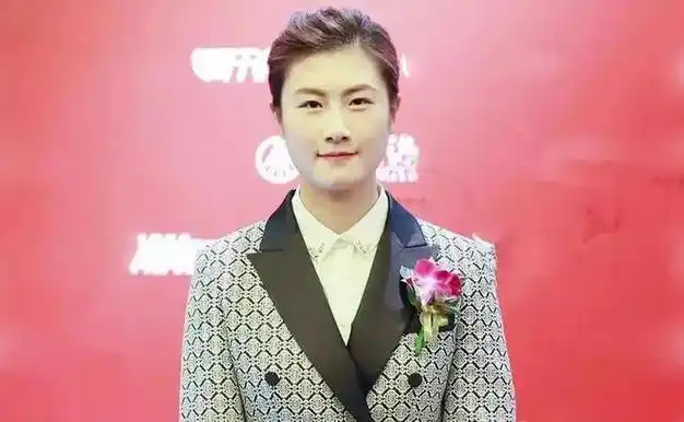 不是潘粤明,33岁丁宁官宣心仪对象,曾大胆表白,高大痞帅成关键