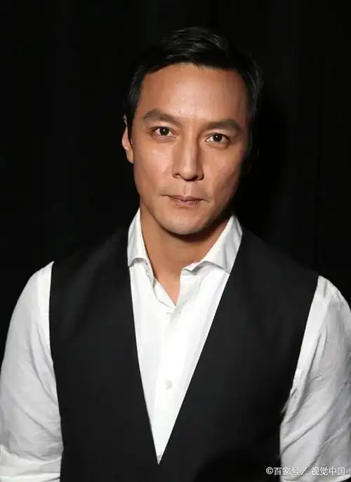 吴彦祖惊现戛纳电影节帅气依旧