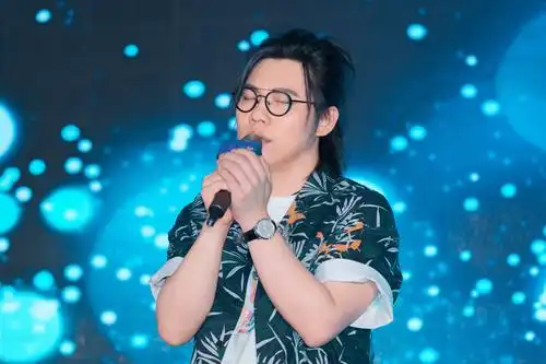 歌手李琦空降温州寄语学员筑梦之路