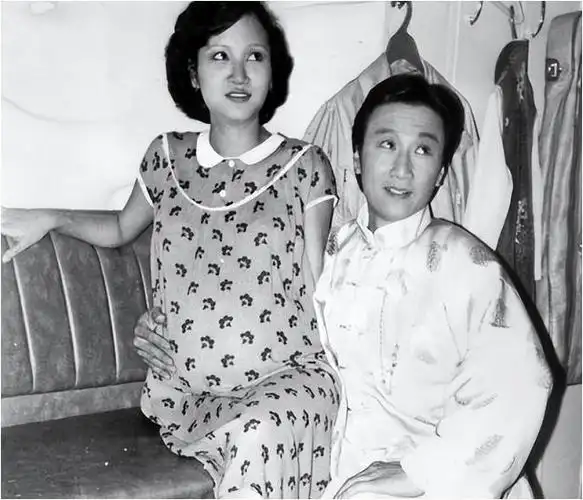 狄波拉为爱甩美国富豪牵手小11岁丈夫如今恩爱如初