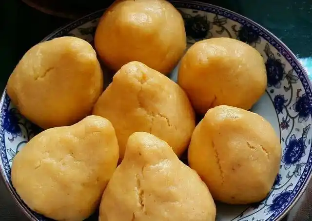 古老的窝窝头吃一个顶顿饭吃两个饱一天00后见都没见过