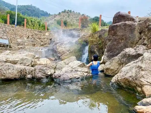 本次小玩家介绍的温泉都在韶关,分别是始兴暖水温泉,热水塘温泉,翁源
