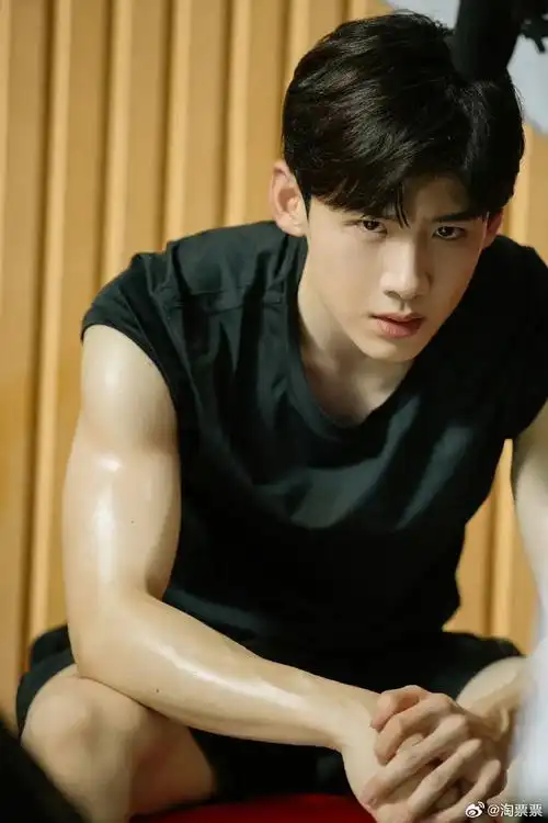 白敬亭1015生日快乐