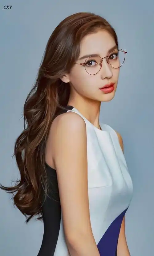 明星美女戴上眼镜的样子,知性优雅有气质