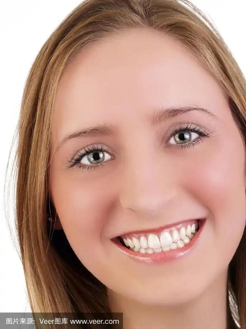 特写微笑的白人妇女绿色眼睛
