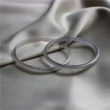 关注已有11人评价竔立     烟灰色玛瑙手镯女款古风玉手镯冰种玉髓