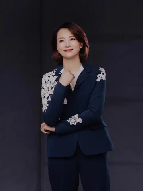 朗读者丨董卿造型揭秘 六