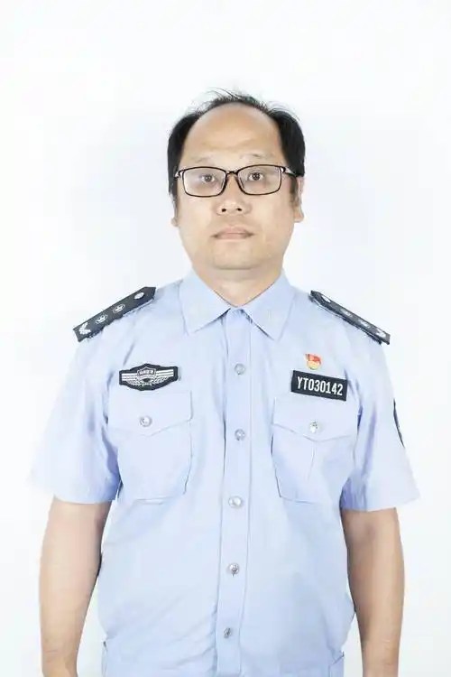 廖云辉:用脚步丈量民情,用真诚换取真心 | 十佳网格员_明珠社区_工作