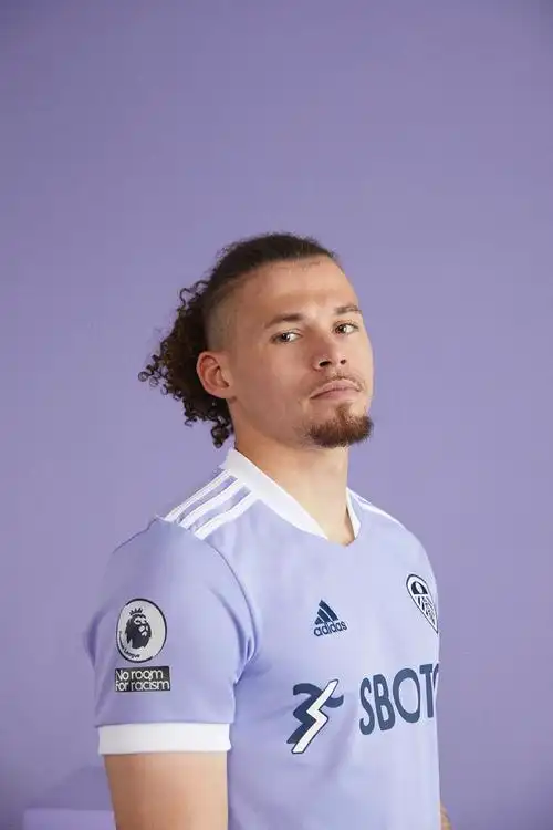 利兹联202122赛季第二客场球衣