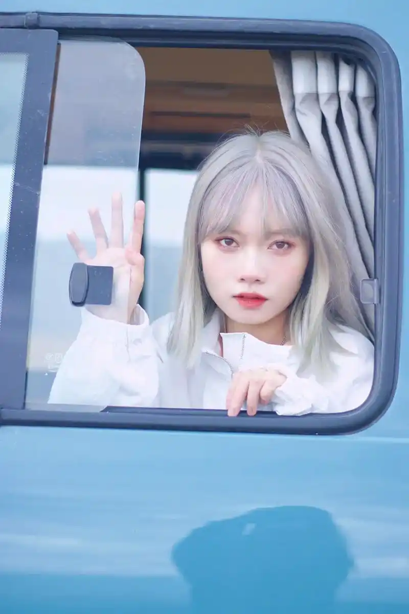 真人ai? #元气少女 #神仙发色 #二次元 #车内拍照 # - 抖音