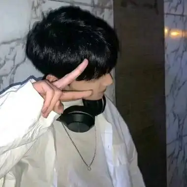 男生微露脸头像高清帅气微微露脸的男生头像图片