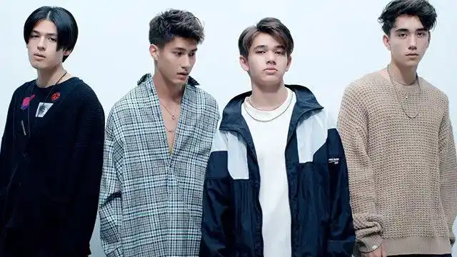 小哥哥们个顶个的帅气,团队气氛也是温馨又欢快,成员之间如同亲兄弟