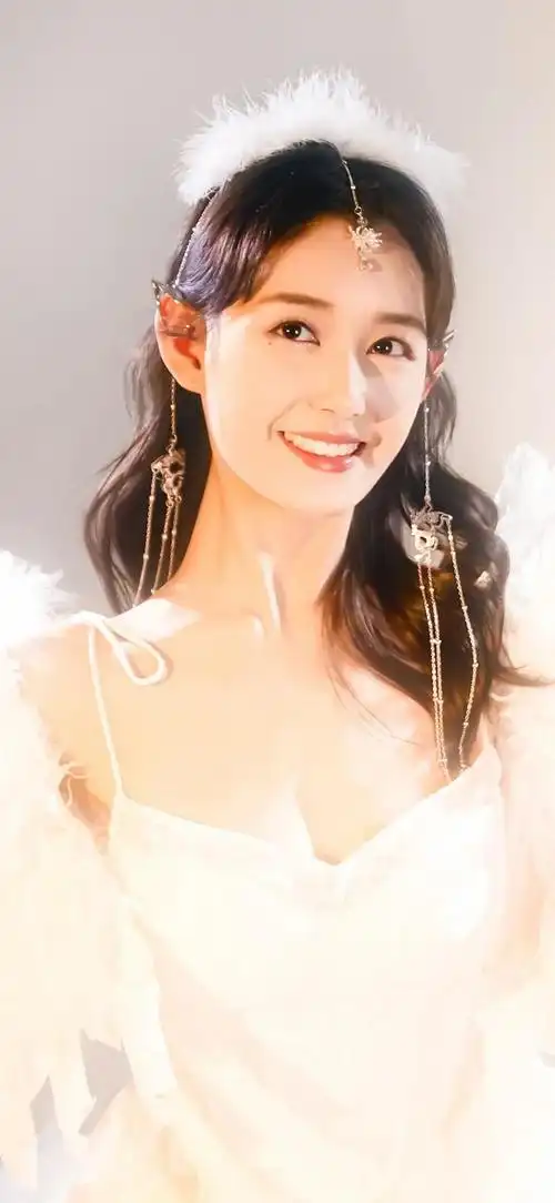 美女系列壁纸第59期,我们带来了备受瞩目的新生代演员蒋依依.