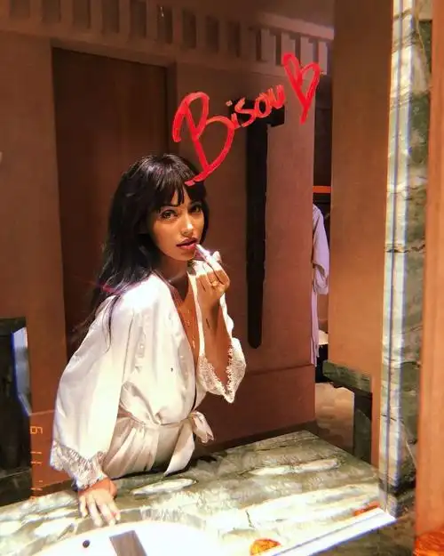 只因被贾斯汀·比伯点名,19岁女孩从保姆逆袭成超模!_cindy