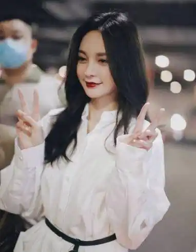 沈梦辰晒私密照,真不拿大家当外人,女星中的"泥石流"_斑秃_工作_照片