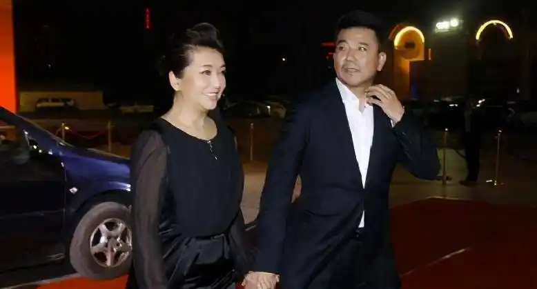 闪婚高曙光迷恋靳东5年2婚嫁小15岁男星江珊太野了