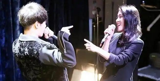 54岁的许晴和33岁的华晨宇官宣有恋情这难道是真的吗