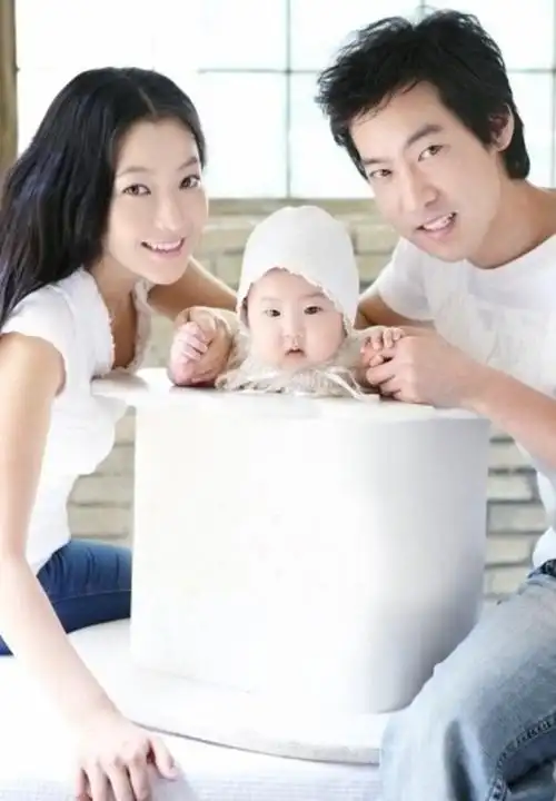 金喜善9岁女儿近照曝光高颜值让人意外网友看来妈妈没整