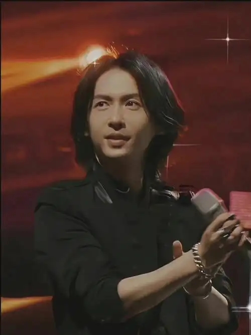 他怎么这么沉得住气呢……#张淇  #黑豹乐队张淇