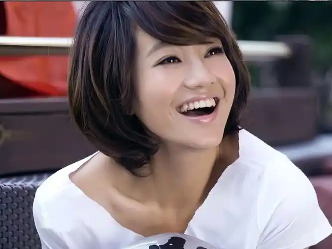 朱丹现身机场孕肚明显