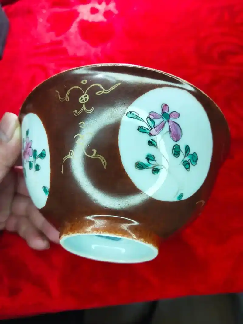 清乾隆本朝「乾隆年制」款民窑酱釉开光粉彩花卉纹碗,包真包老, - 抖