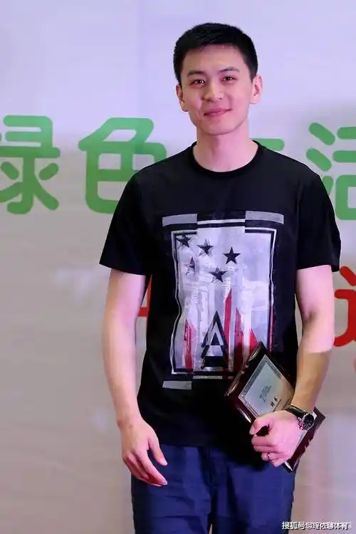 杨鸣一人一城,三年三冠,如今正式卸任,传奇生涯画上圆满句号_篮球