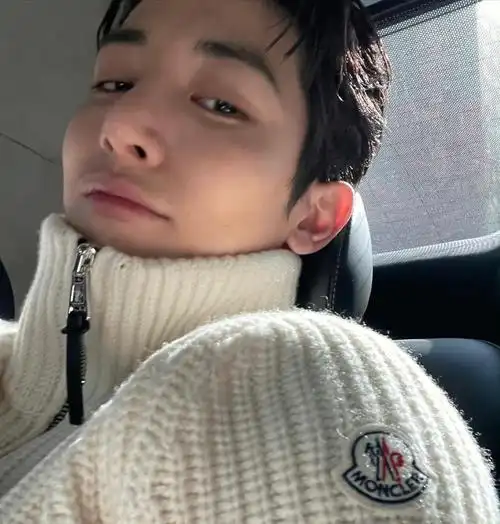 李洙赫ins更新不允许你们没看过新自拍