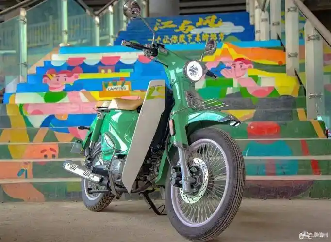 plus身上更加彰显,选用经典的配色与配件,保留最具传统的"打火棍",使