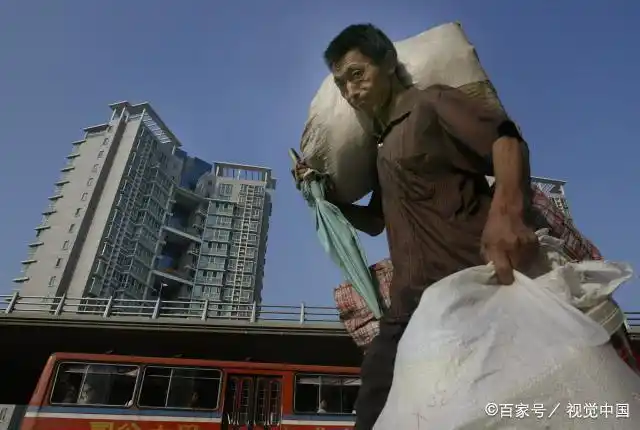 我们男人的背后是谁? 是嗷嗷待哺的妻儿,和年迈无助,待赡养的父母.