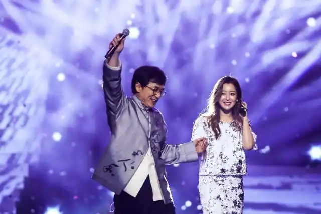 成龙与金喜善合唱《无尽的爱》