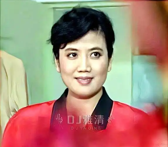 李秀明息影30年经商后像换了个人如今69岁已做外婆儿子也事业有成