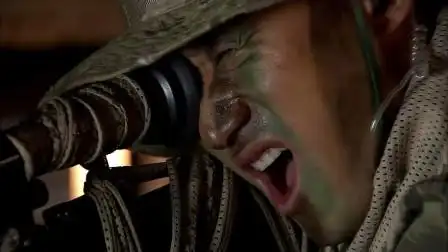 何晨光是个出色狙击手,为了保持清醒,居然靠吃大蒜来维持-电视剧-高清