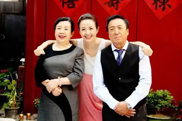 杨童舒没有刻意隐婚我不是于和伟的老婆老公只是普通生意人