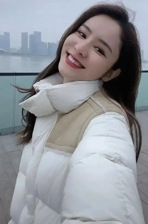 林峯老婆张馨月穿衣搭配品味一言难尽,遭网民狠批兼与吴千语比较|林峰