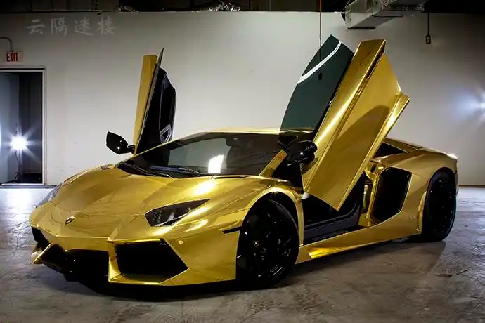 金光闪闪 黄金版兰博基尼现身街头(8)