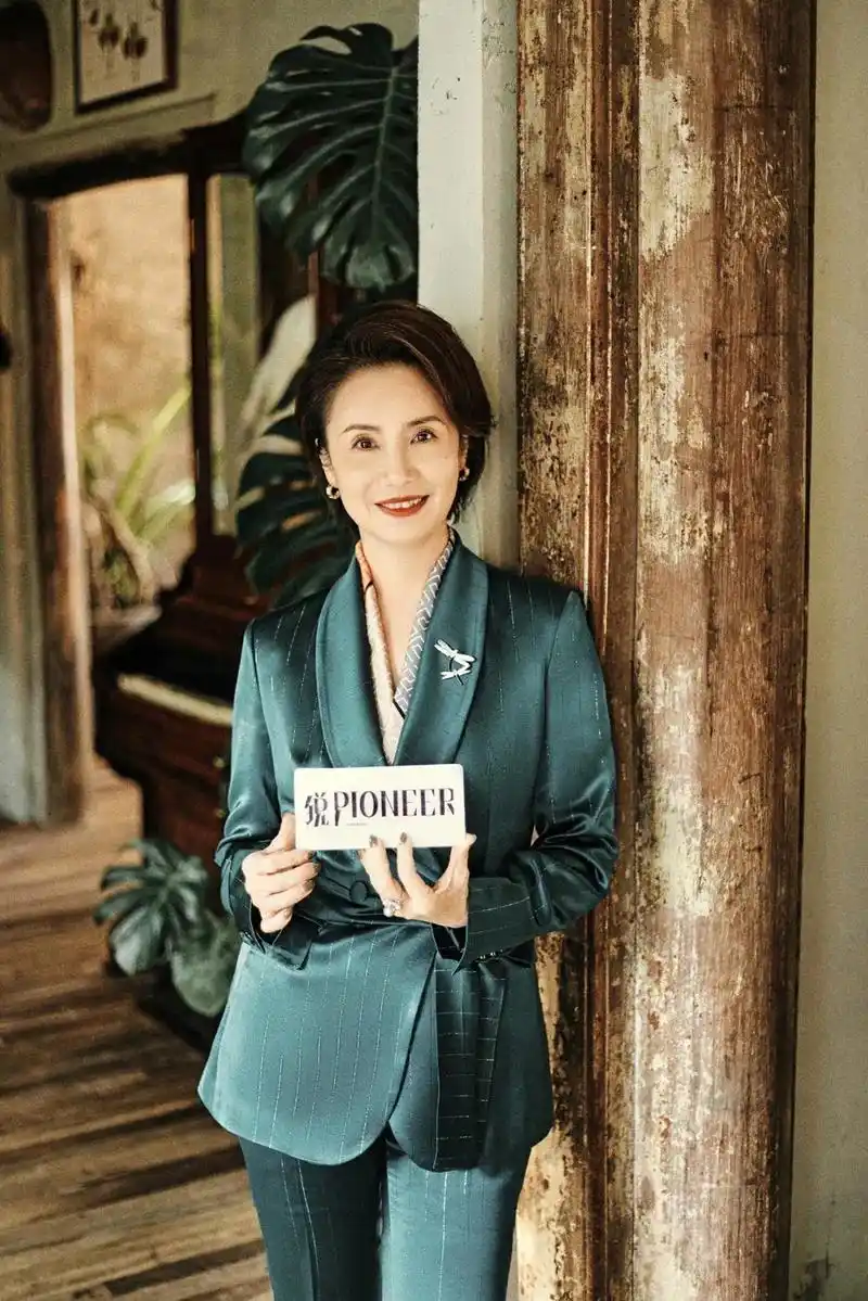 在央视的新闻主播中,徐俐毫无疑问是 - 抖音