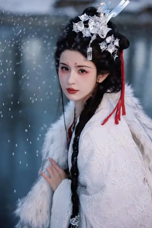 哈妮克孜玉兔妆