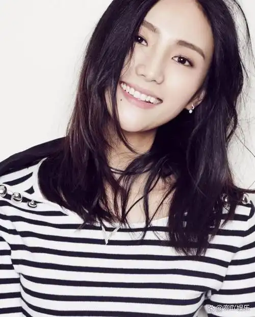 一直以来,李亚鹏的妻子海哈金喜在娱乐圈内均备受关注.